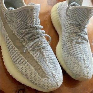 Adidas Yezzys men’s size 7.5